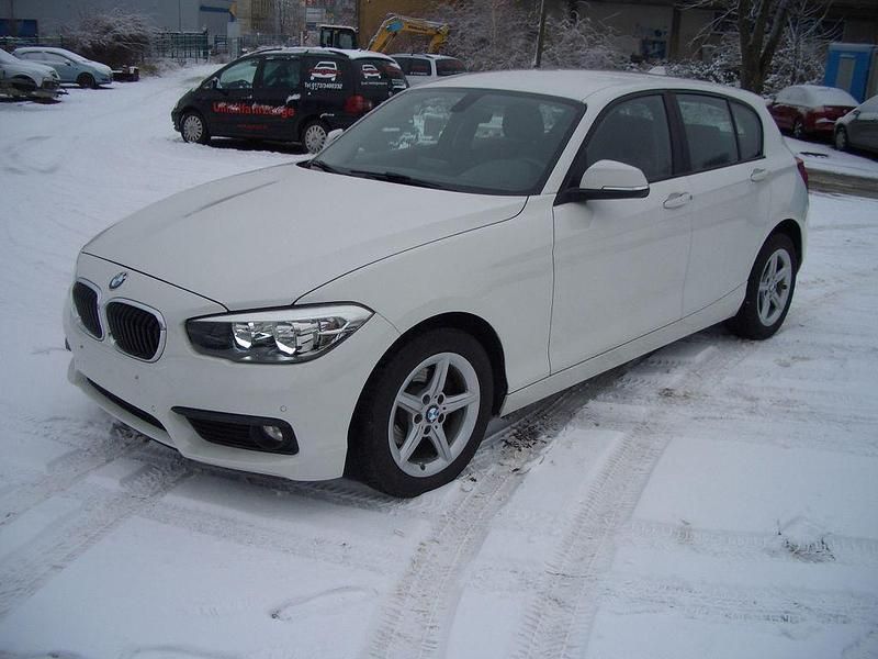 Weiß Gebraucht 2015 BMW 118 Advantage Kleinwagen | 9.500 € (Superpreis) - Bild 1/4