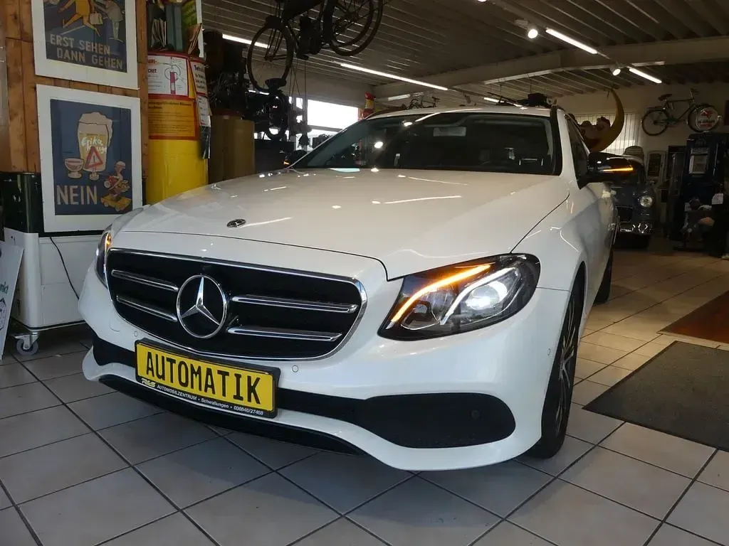Gebraucht Mercedes E200 Avantgarde 160 PS (117 kW) 2020 Weiß Limousine