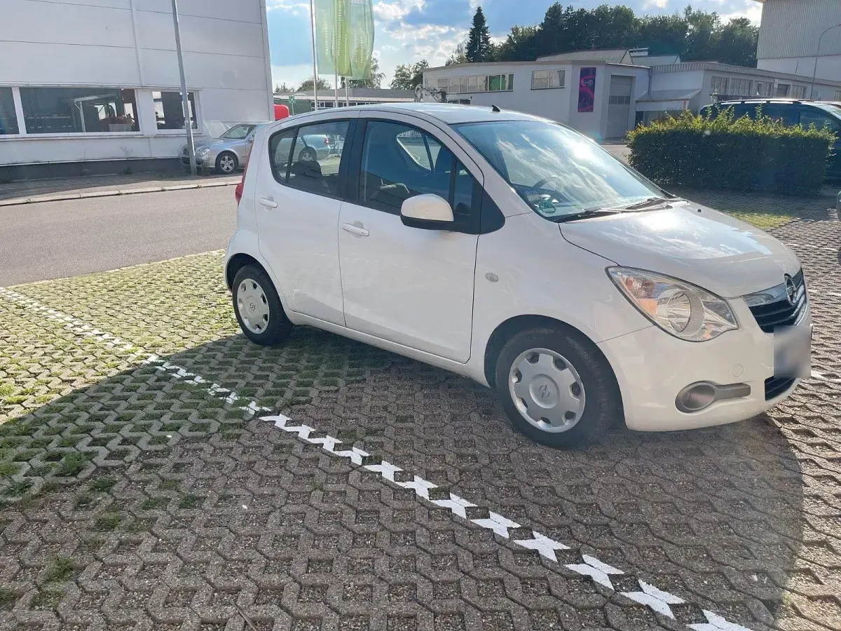 Gebraucht Opel Agila 65 PS (47 kW) 2011 Weiß Kleinwagen
