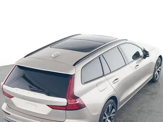 Gebraucht Volvo V60 145 PS (106 kW) 2025 Kombi