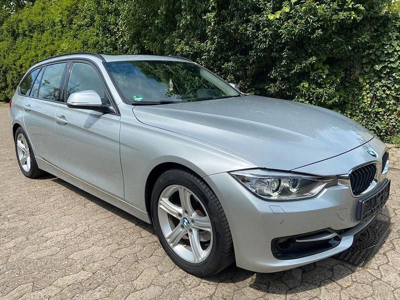 Silber Gebraucht 2012 BMW 320 Sport Line Limousine | 9.999 € (Guter Preis) - Bild 1/4