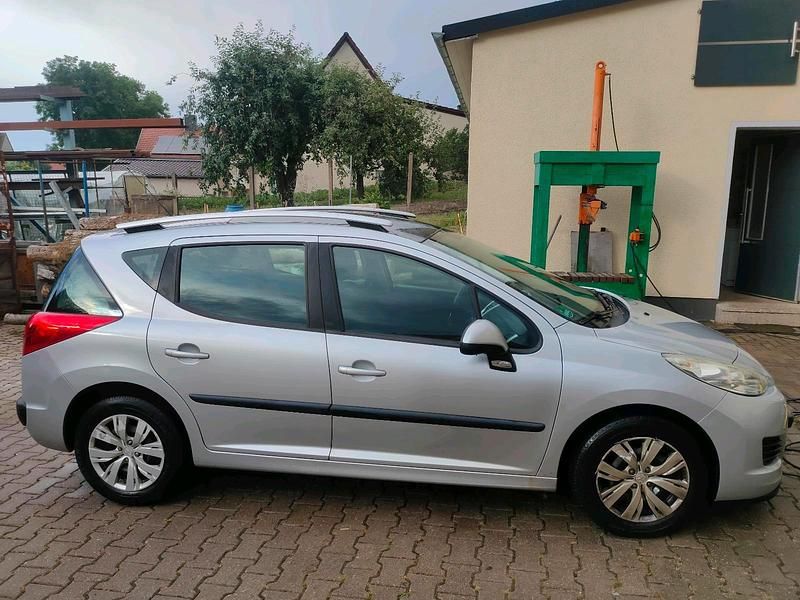 Silber Gebraucht 2011 Peugeot 207 Kombi | 2.200 € (Superpreis) - Bild 1/4