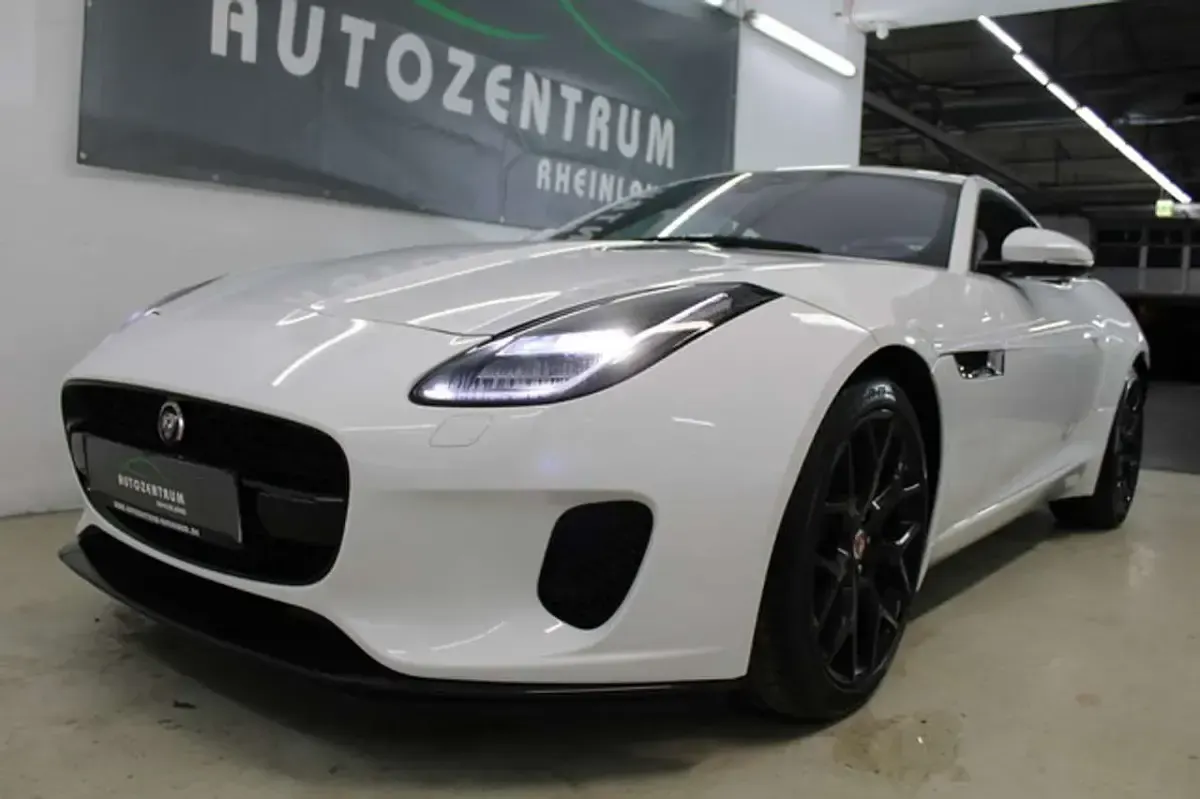 Używany Jaguar F-Type 300 KM (220 kW) 2018 Biały Coupe