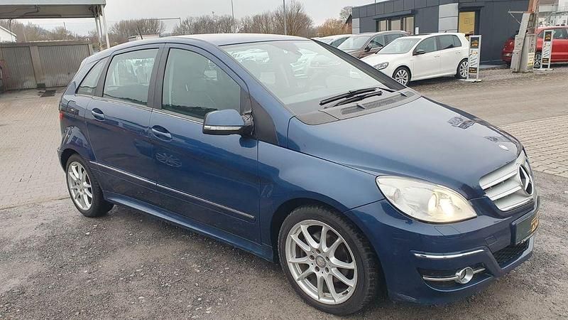 Gebraucht Mercedes B200 140 PS (102 kW) 2010 Blau Van / Kleinbus