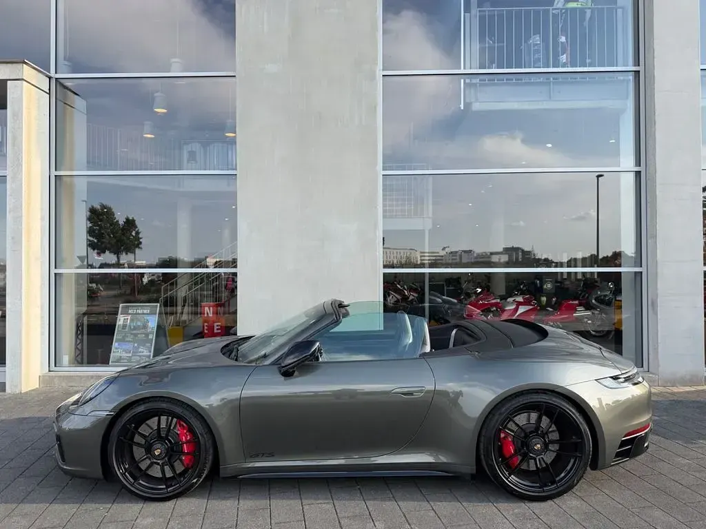 Gebraucht Porsche 992 480 PS (353 kW) 2022 Grün Cabrio