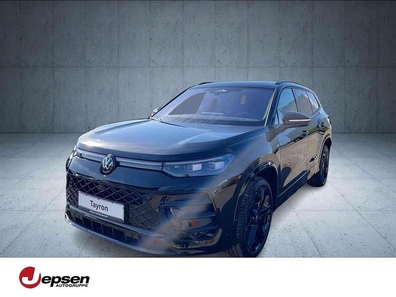 Grenadillschwarz metallic Neu 2025 VW Tayron R-line SUV | 65.970 € (Teuer) - Bild 1/4