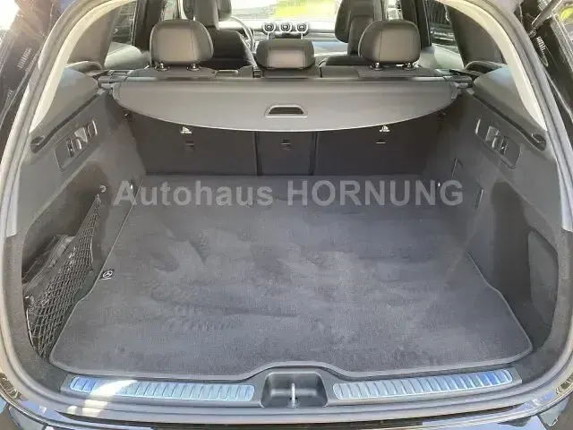 Gebraucht Mercedes GLC220 197 PS (144 kW) 2025 Metalliclack obsidianschwarz SUV