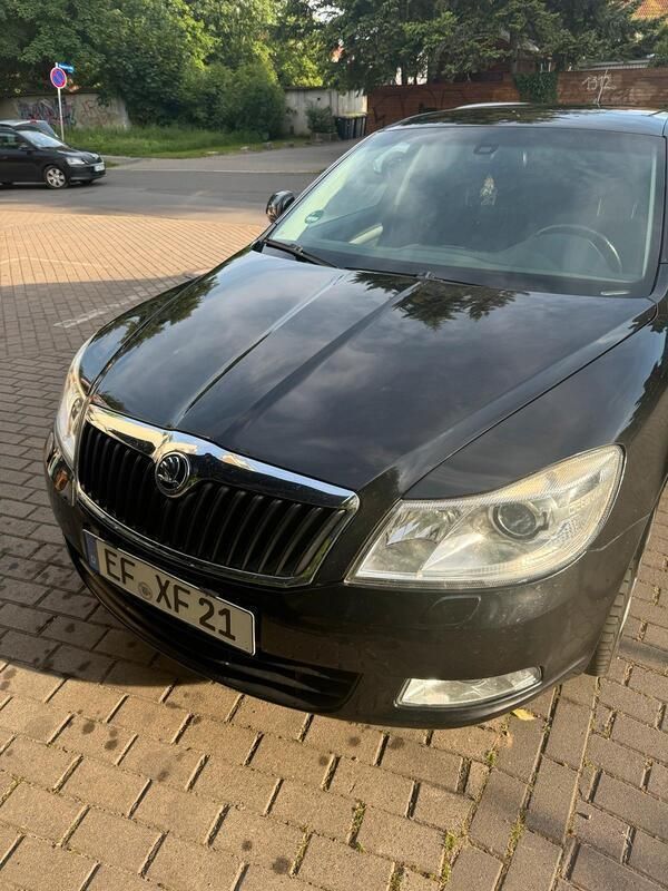 Schwarz Gebraucht 2009 Skoda Octavia Limousine | 3.300 € (Superpreis) - Bild 1/4