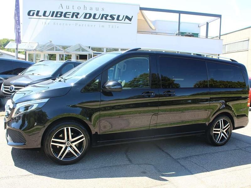 Obsidianschwarz metallic Gebraucht 2019 Mercedes V300 Edition Van / Kleinbus | 49.950 € (Teuer) - Bild 1/4