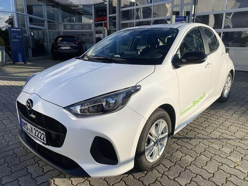 Lunar white Gebraucht 2024 Mazda 2 Center-Line Kleinwagen | 21.980 € (Fairer Preis) - Bild 1/4