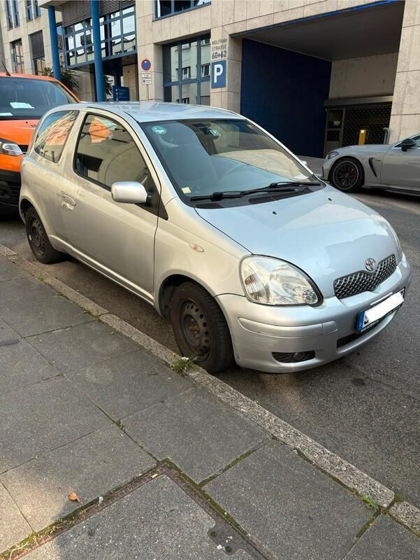 Grau Gebraucht 2005 Toyota Yaris Kleinwagen | 1.200 € - Bild 1/4