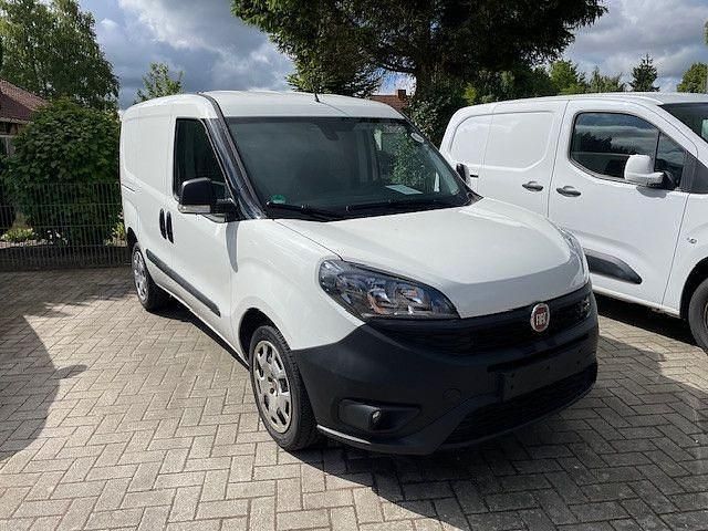 Gebraucht Fiat Doblò 101 PS (74 kW) 2022 Weiß Van / Kleinbus