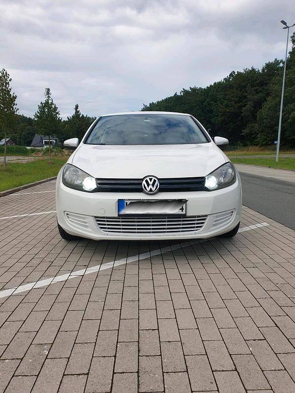 Gebraucht VW Golf VI 80 PS (58 kW) 2010 Weiß Kleinwagen
