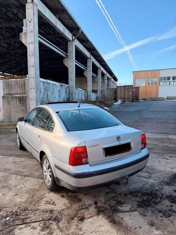 Gebraucht VW Passat 115 PS (84 kW) 1998 Grau Limousine