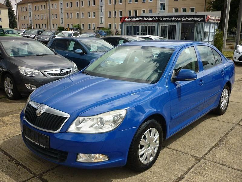 Modra dynamique/dynamic blau Gebraucht 2010 Skoda Octavia Ambiente Limousine | 4.500 € (Fairer Preis) - Bild 1/4
