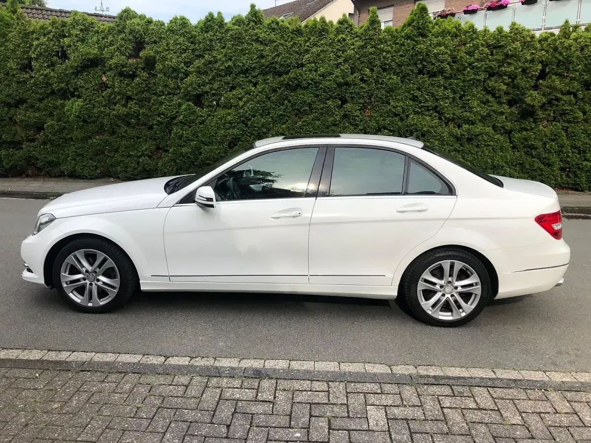Gebraucht Mercedes C220 Avantgarde 170 PS (125 kW) 2012 Weiß Limousine
