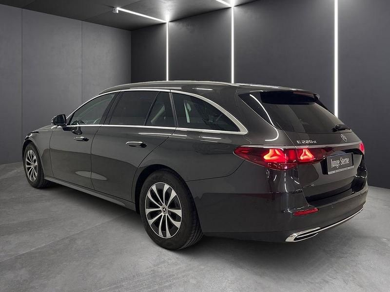Gebraucht Mercedes E220 Avantgarde 197 PS (144 kW) 2025 Grau Limousine