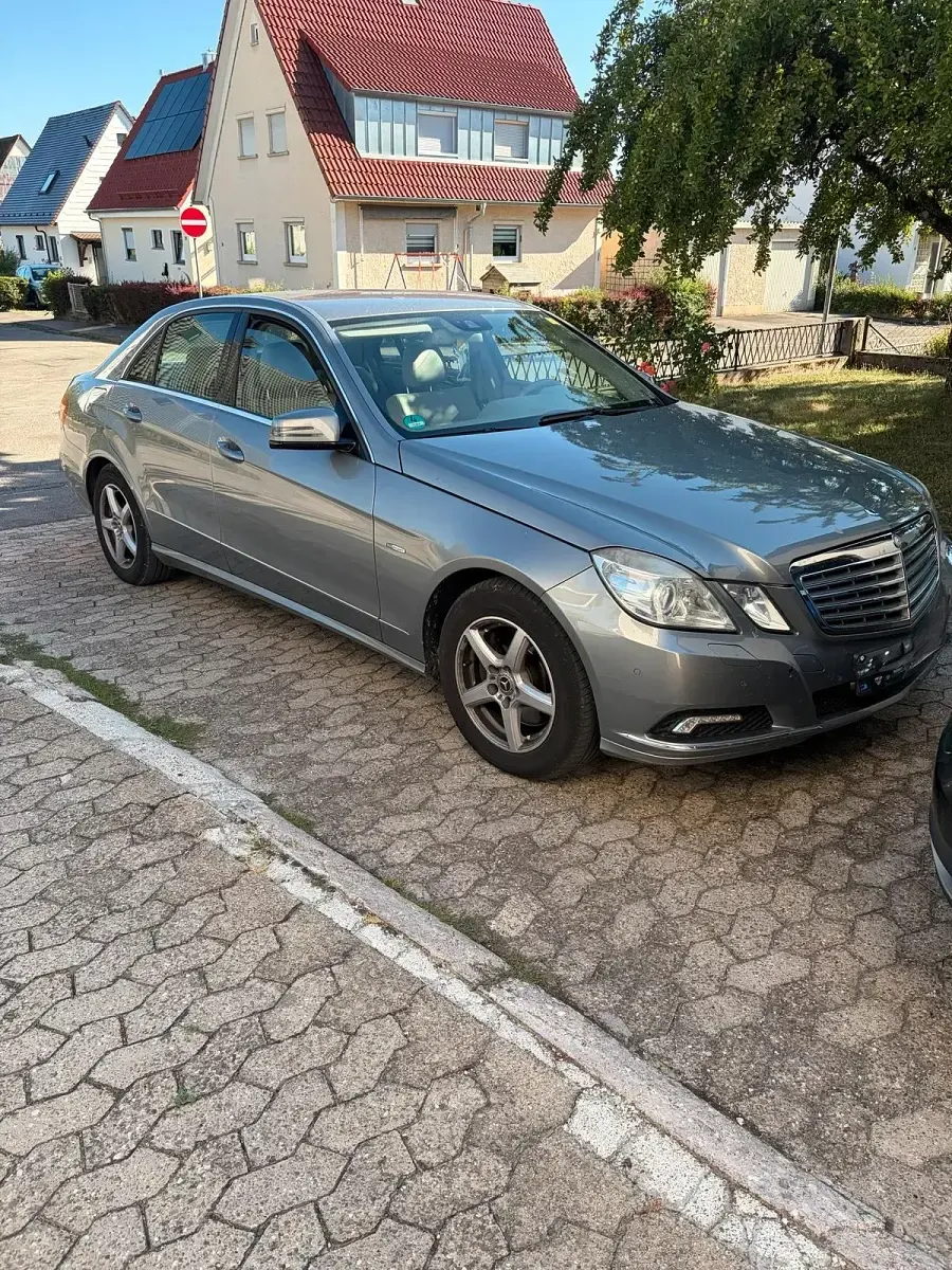 Gebraucht Mercedes E250 204 PS (150 kW) 2009 Grau Limousine