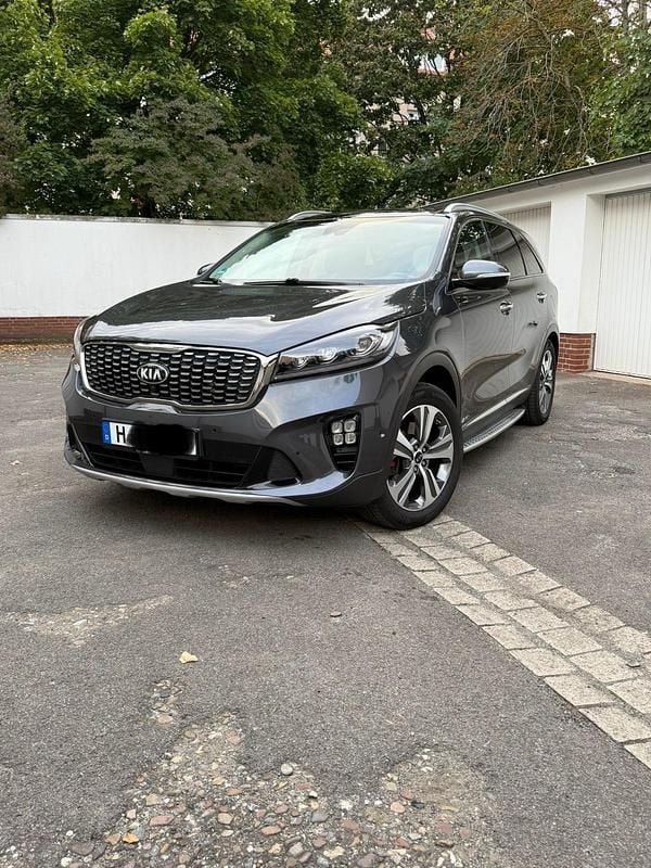 Grau Gebraucht 2018 Kia Sorento GT-Line SUV | 20.300 € (Fairer Preis) - Bild 1/4