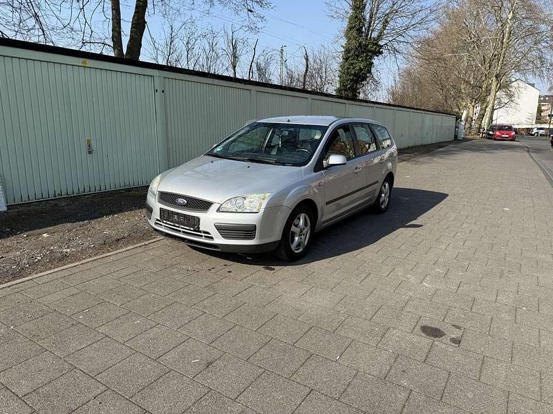 Grau Gebraucht 2007 Ford Focus Fun X Kombi | 1.699 € (Teuer) - Bild 1/4