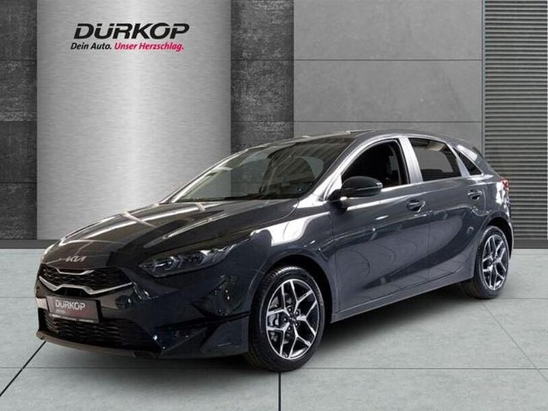 (h8g) dark penta metal m Neu 2025 Kia Ceed 4 Limousine | 28.489 € (Fairer Preis) - Bild 1/4