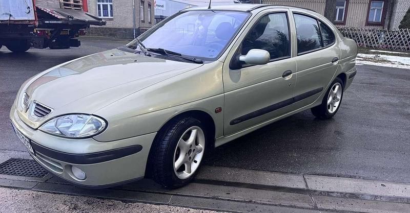 Gebraucht 2001 Renault Mégane Limousine | 1.100 € - Bild 1/4