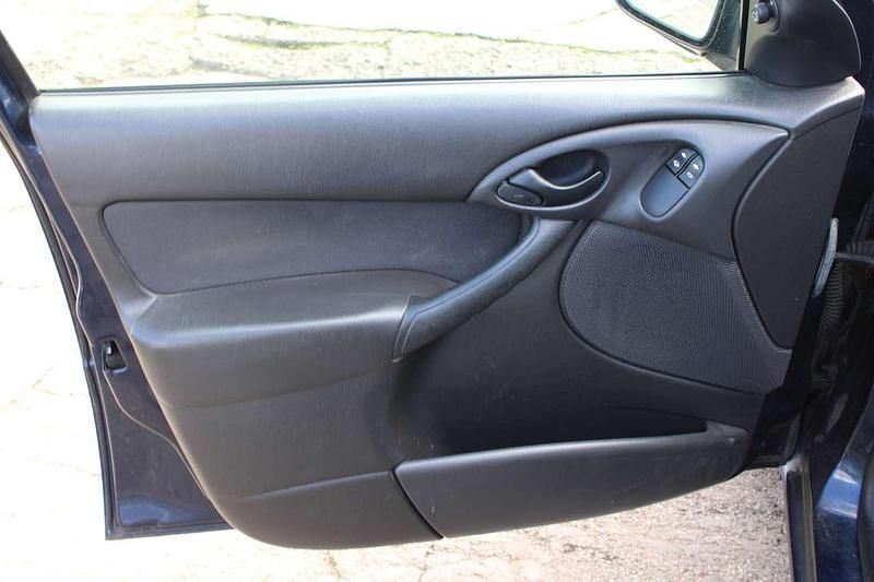 Gebraucht Ford Focus Ambiente 101 PS (74 kW) 2004 Blau Kombi