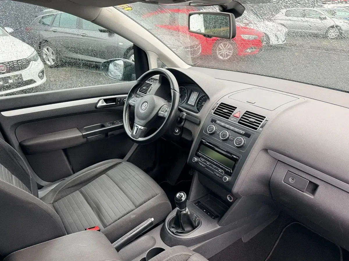 Gebraucht VW Touran Cup 105 PS (77 kW) 2014 Grau Van / Kleinbus