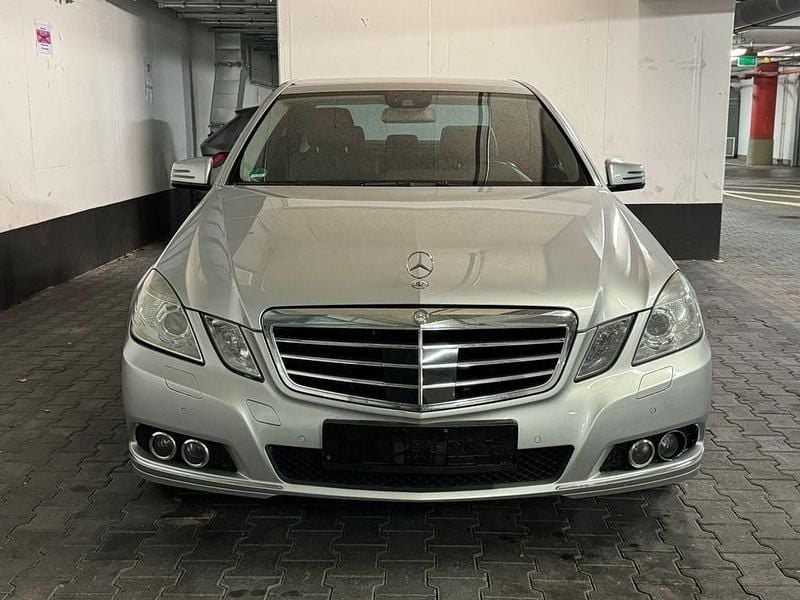 Gebraucht Mercedes E220 170 PS (125 kW) 2010 Silber Limousine