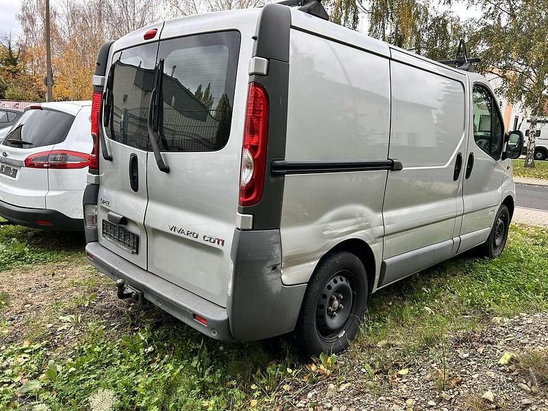 Gebraucht Opel Vivaro 115 PS (84 kW) 2013 Silber Van / Kleinbus