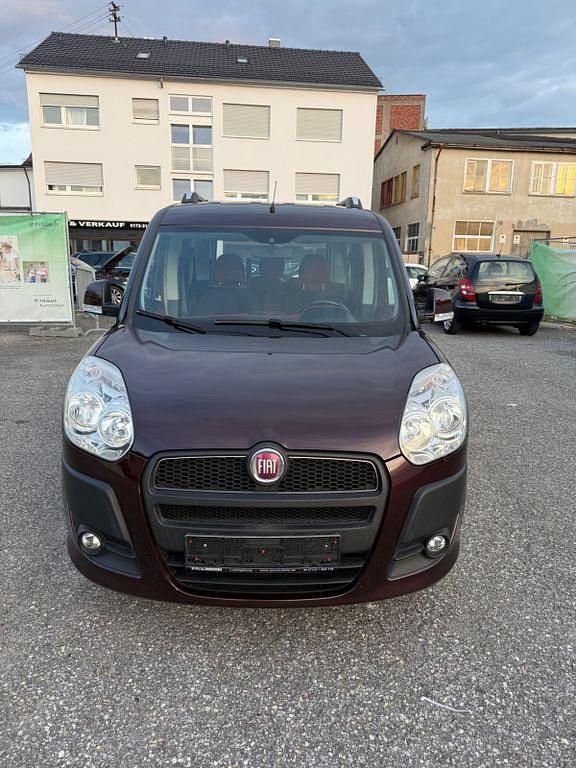 Rot Gebraucht 2014 Fiat Doblò Van / Kleinbus | 5.400 € (Etwas zu teuer) - Bild 1/4