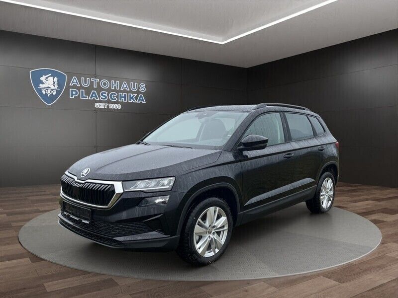 Blackmagic perleffekt (schwarz) Neu 2024 Skoda Karoq SUV | 31.449 € (Guter Preis) - Bild 1/4