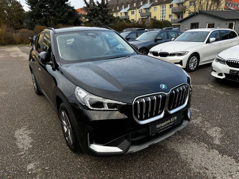 Schwarz ii Gebraucht 2023 BMW iX1 Performance SUV | 35.950 € (Superpreis) - Bild 1/4