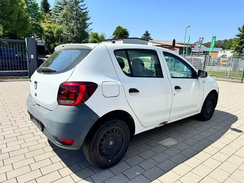 Gebraucht Dacia Sandero 73 PS (53 kW) 2017 Weiß Limousine