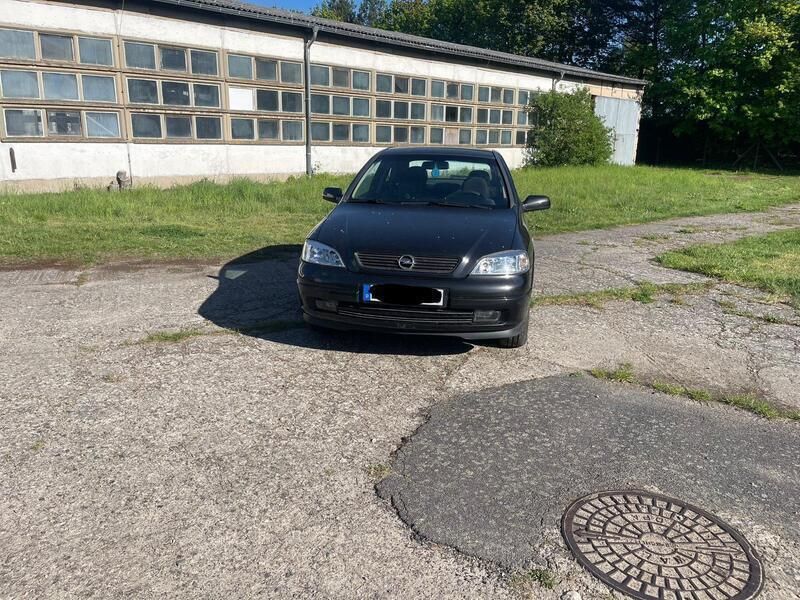 Schwarz Gebraucht 2011 Opel Astra Limousine | 1.900 € (Superpreis) - Bild 1/4