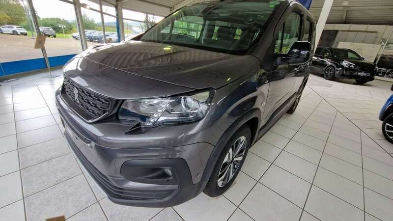 Lackierung platiniumgrau/typ Neu 2024 Peugeot e-Rifter Allure Van / Kleinbus | 38.990 € - Bild 1/4