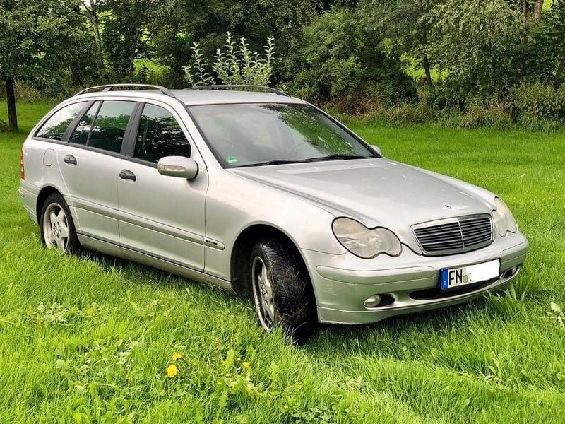 Grau Gebraucht 2004 Mercedes C200 Classic Limousine | 1.200 € (Superpreis) - Bild 1/4