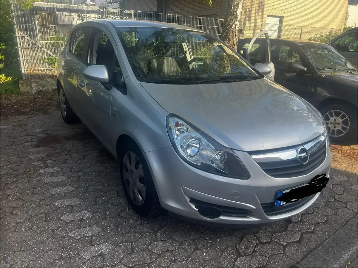 Gebraucht Opel Corsa 101 PS (74 kW) 2010 Silber Kleinwagen