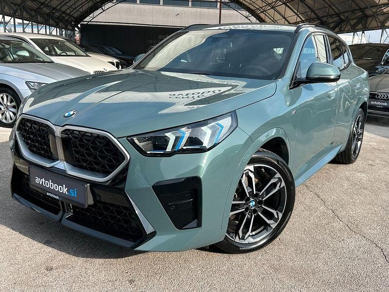 Grün Gebraucht 2024 BMW X2 M Sport SUV | 40.890 € (Teuer) - Bild 1/4