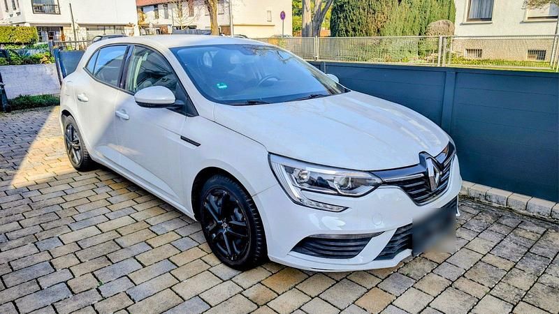 Gebraucht Renault Mégane IV Play 101 PS (74 kW) 2017 Weiß Limousine