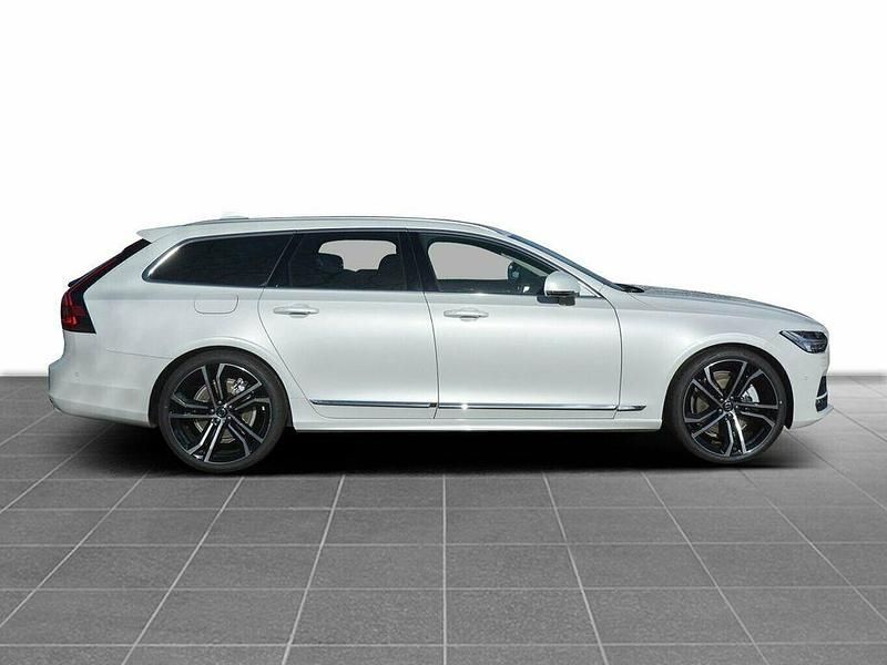 Gebraucht Volvo V90 Ultimate 197 PS (144 kW) 2024 Crystal white / metallic Kombi