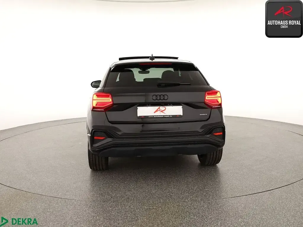Gebraucht Audi Q2 S-Line 190 PS (139 kW) 2023 Mythosschwarz SUV