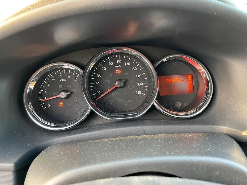 Gebraucht Dacia Sandero 90 PS (66 kW) 2015 Weiß SUV