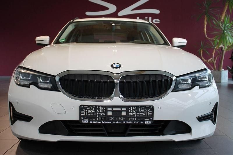 Gebraucht BMW 330 Advantage 265 PS (194 kW) 2020 Weiß Kombi