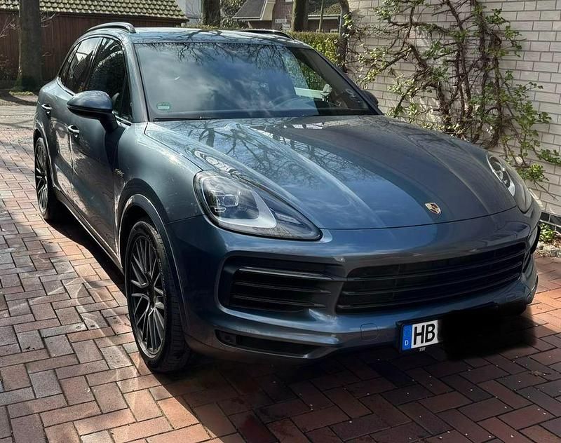 Second-hand Porsche Cayenne 462 CP (339 kW) 2019 Albastru SUV