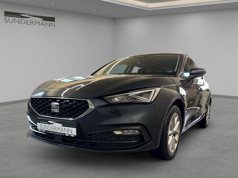 Grau Gebraucht 2022 Seat Leon Style Limousine | 21.490 € (Etwas zu teuer) - Bild 1/4