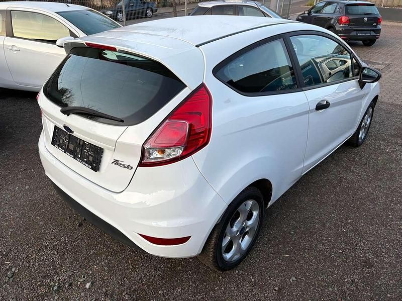 Gebraucht Ford Fiesta 60 PS (44 kW) 2014 Weiß Kleinwagen