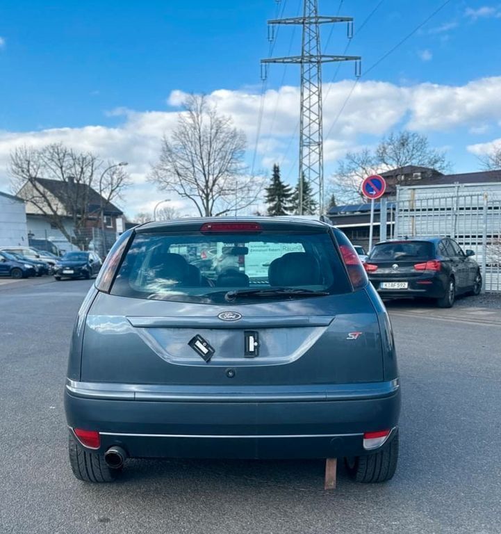 Gebraucht Ford Focus ST 173 PS (127 kW) 2002 Grau Limousine