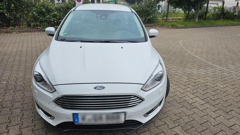 Weiß Gebraucht 2017 Ford Focus Titanium Kombi | 7.000 € (Superpreis) - Bild 1/4