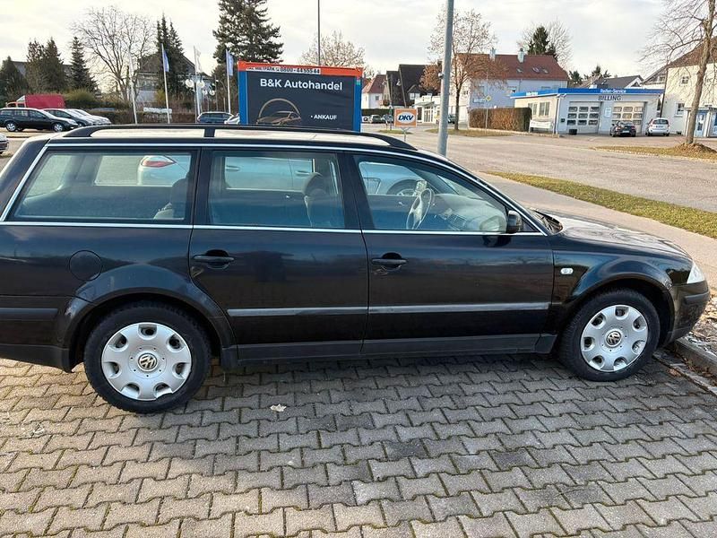 Schwarz Gebraucht 2003 VW Passat Kombi | 2.350 € (Fairer Preis) - Bild 1/4